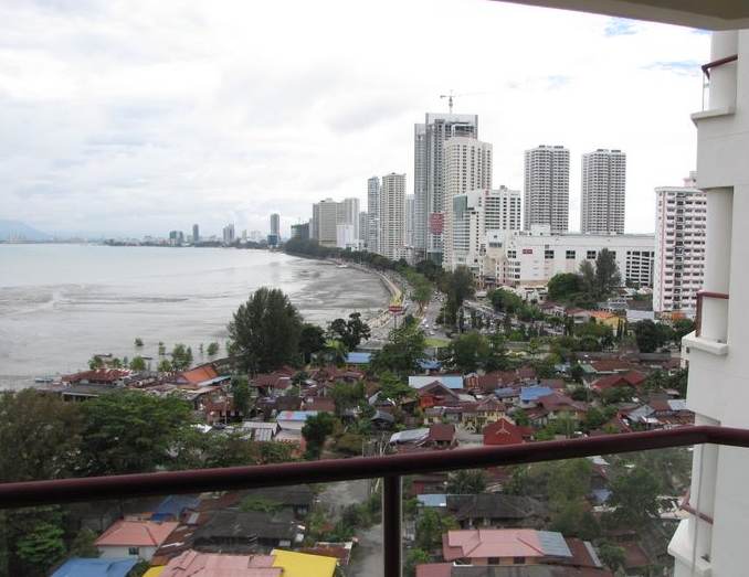 Photo showing the view looking down Gurney drive, from the North (looking South)