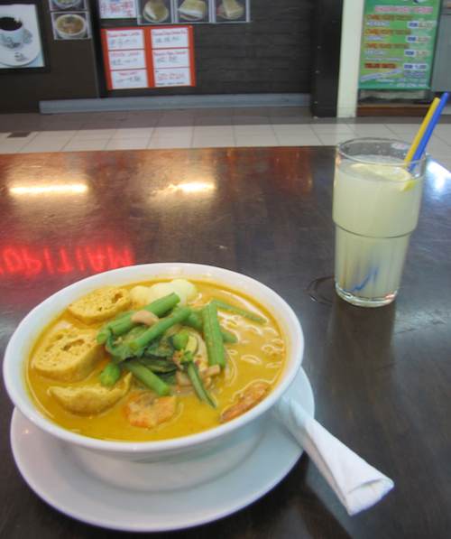 photo of Mee Bandung soup and lime juice