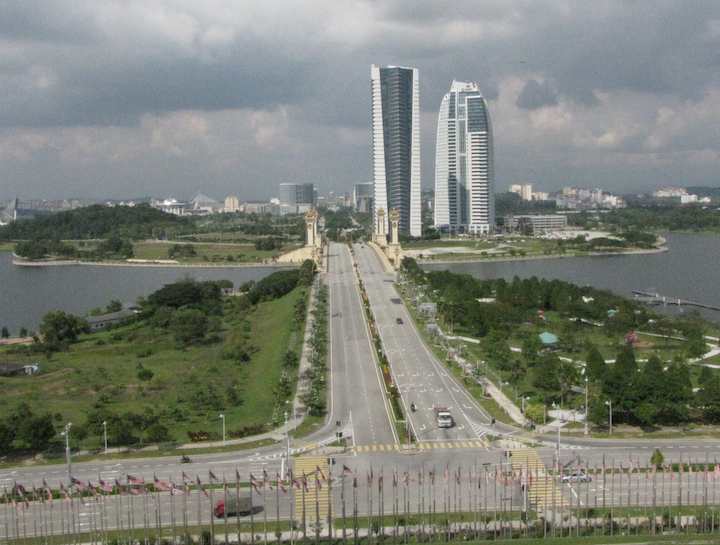 photo of the view of Putrajaya from the convention center