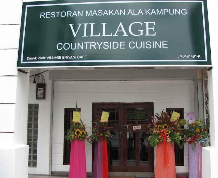 view of the front of the restaraunt