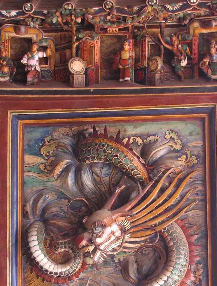 photo of dragon carving