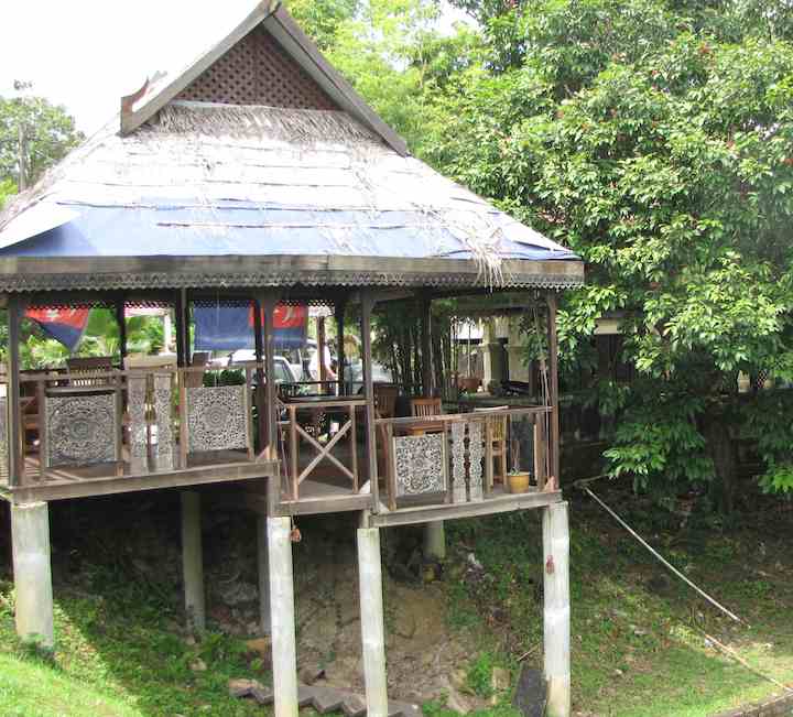 photo of outdoor seating at Tera Thai.