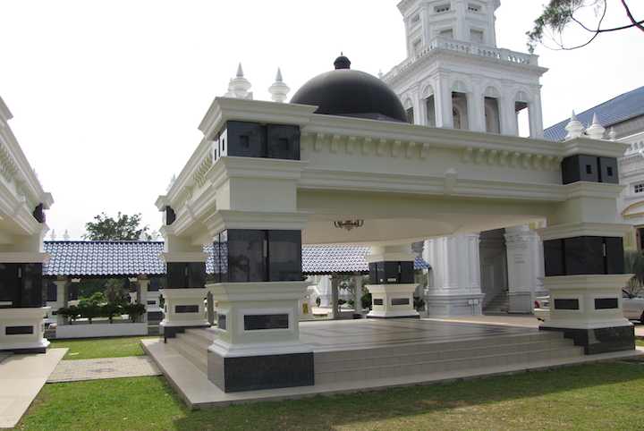 building in the Sultan Abu Baker Mosque complex