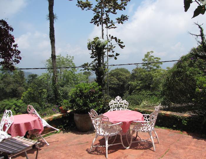 patio at Ye Olde Smokehouse